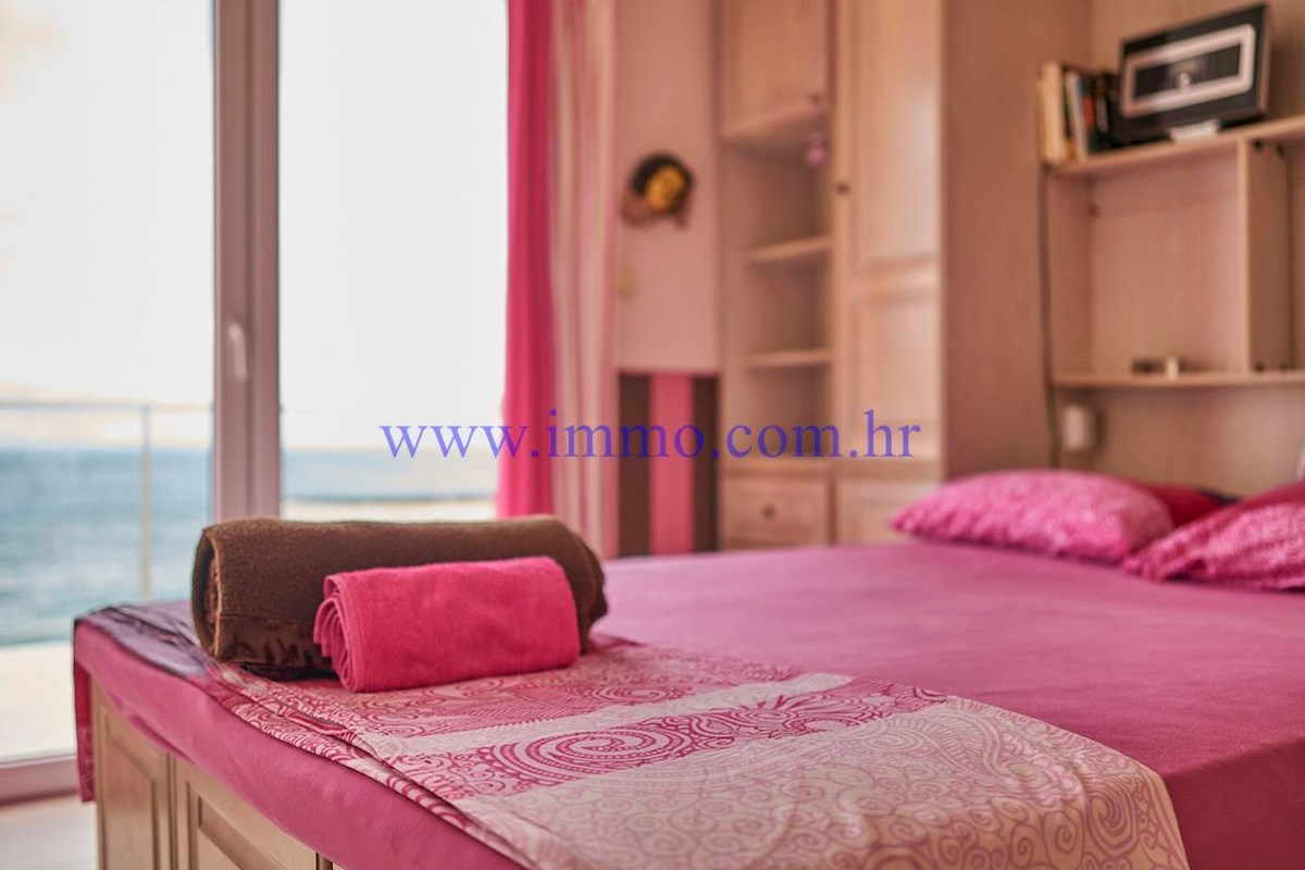 MERAVIGLIOSA VILLA IN PRIMA FILA SUL MARE