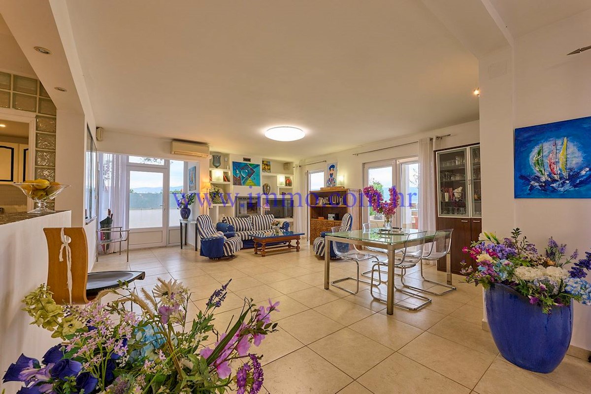 MERAVIGLIOSA VILLA IN PRIMA FILA SUL MARE