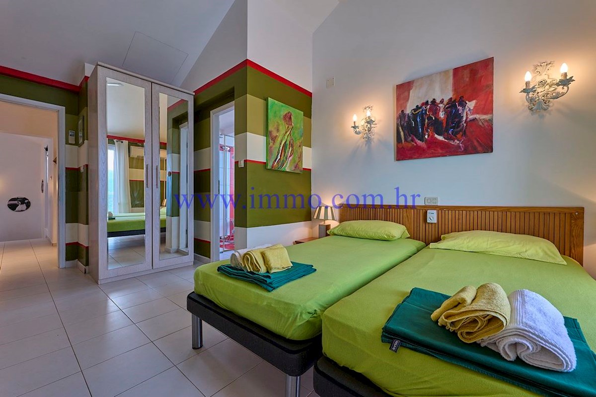 MERAVIGLIOSA VILLA IN PRIMA FILA SUL MARE