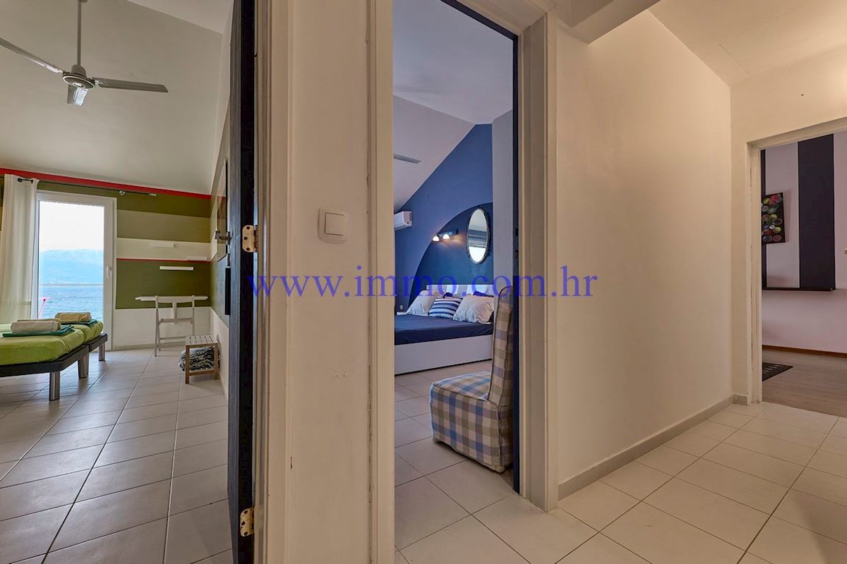 MERAVIGLIOSA VILLA IN PRIMA FILA SUL MARE