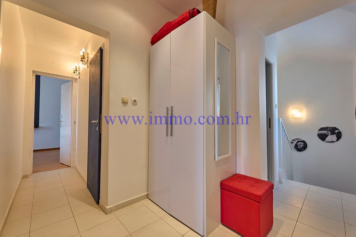 MERAVIGLIOSA VILLA IN PRIMA FILA SUL MARE