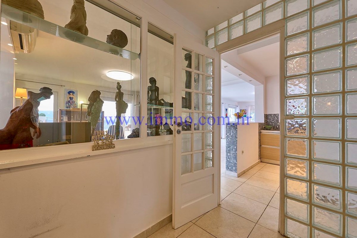 MERAVIGLIOSA VILLA IN PRIMA FILA SUL MARE