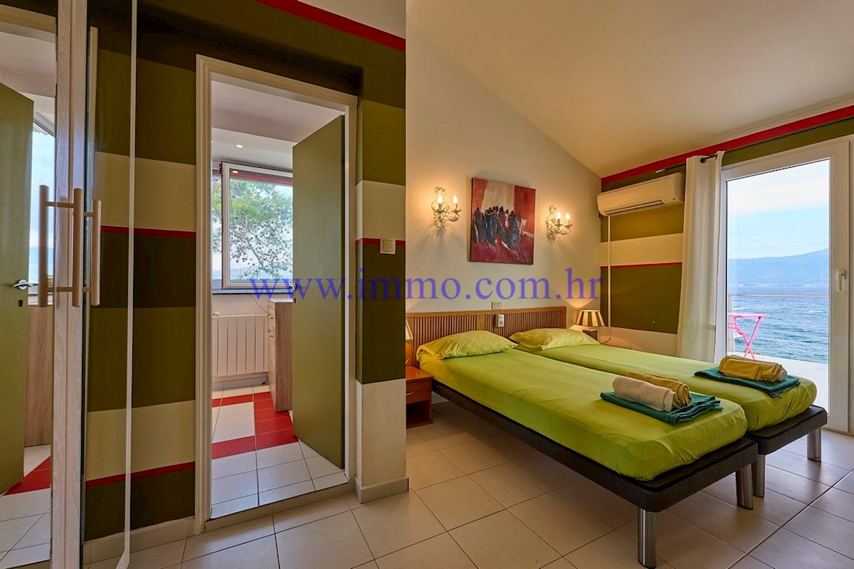 MERAVIGLIOSA VILLA IN PRIMA FILA SUL MARE