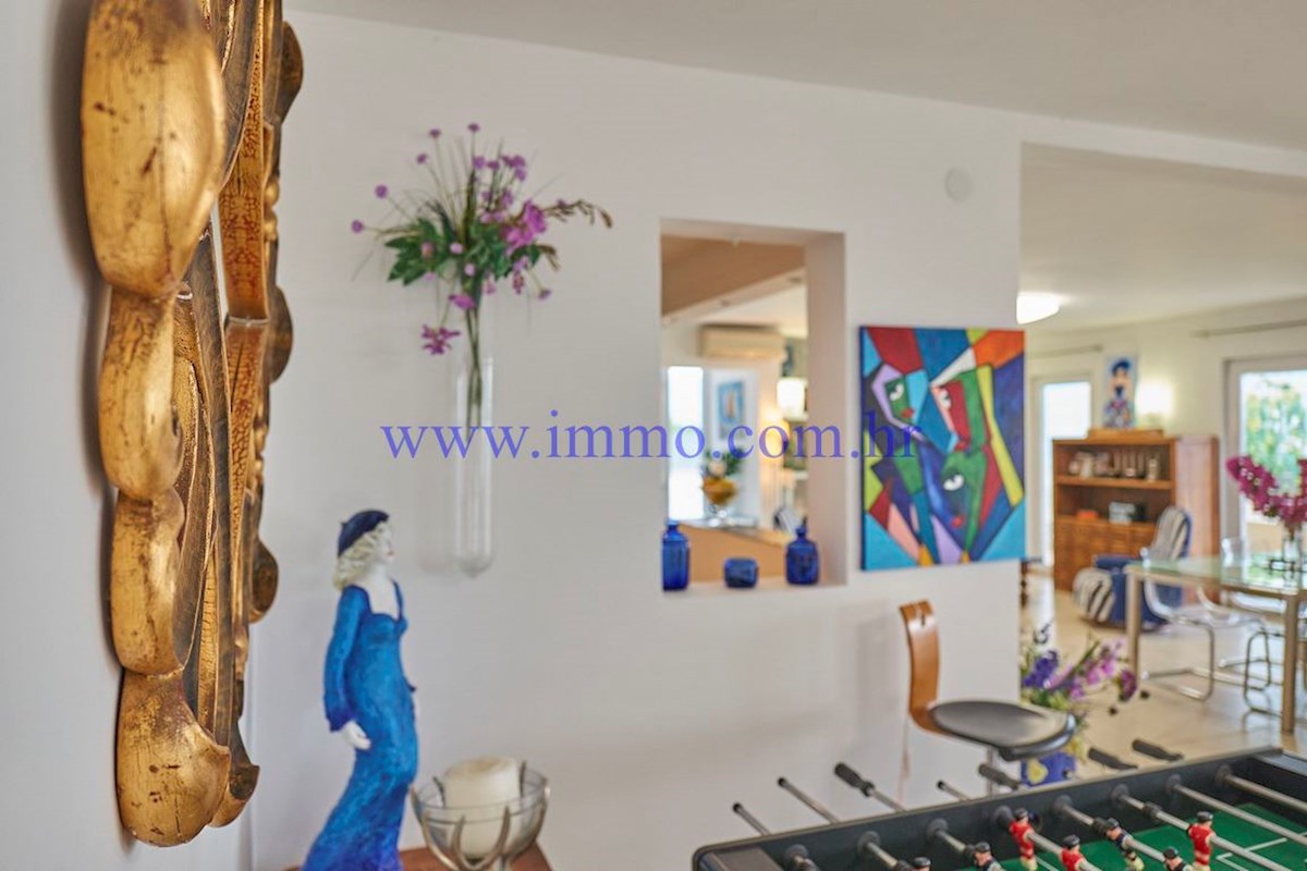 MERAVIGLIOSA VILLA IN PRIMA FILA SUL MARE