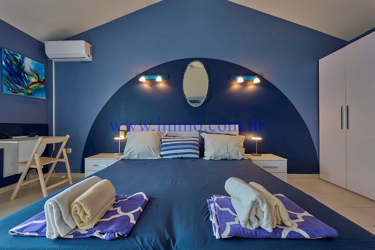 MERAVIGLIOSA VILLA IN PRIMA FILA SUL MARE