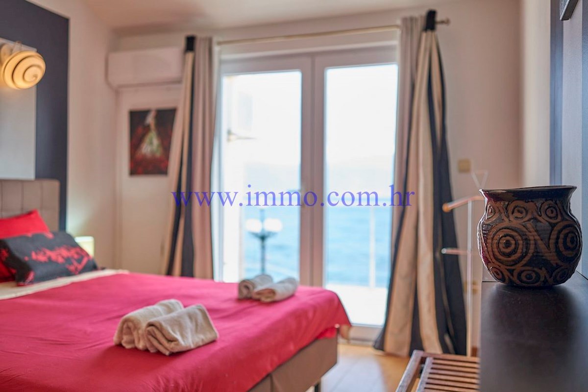 MERAVIGLIOSA VILLA IN PRIMA FILA SUL MARE