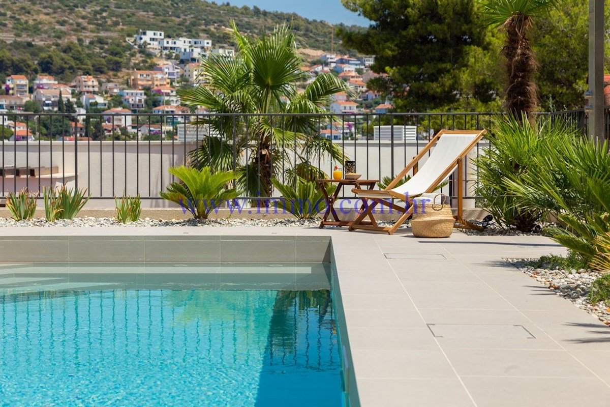 NUOVA VILLA CON PISCINA VICINO AL MARE