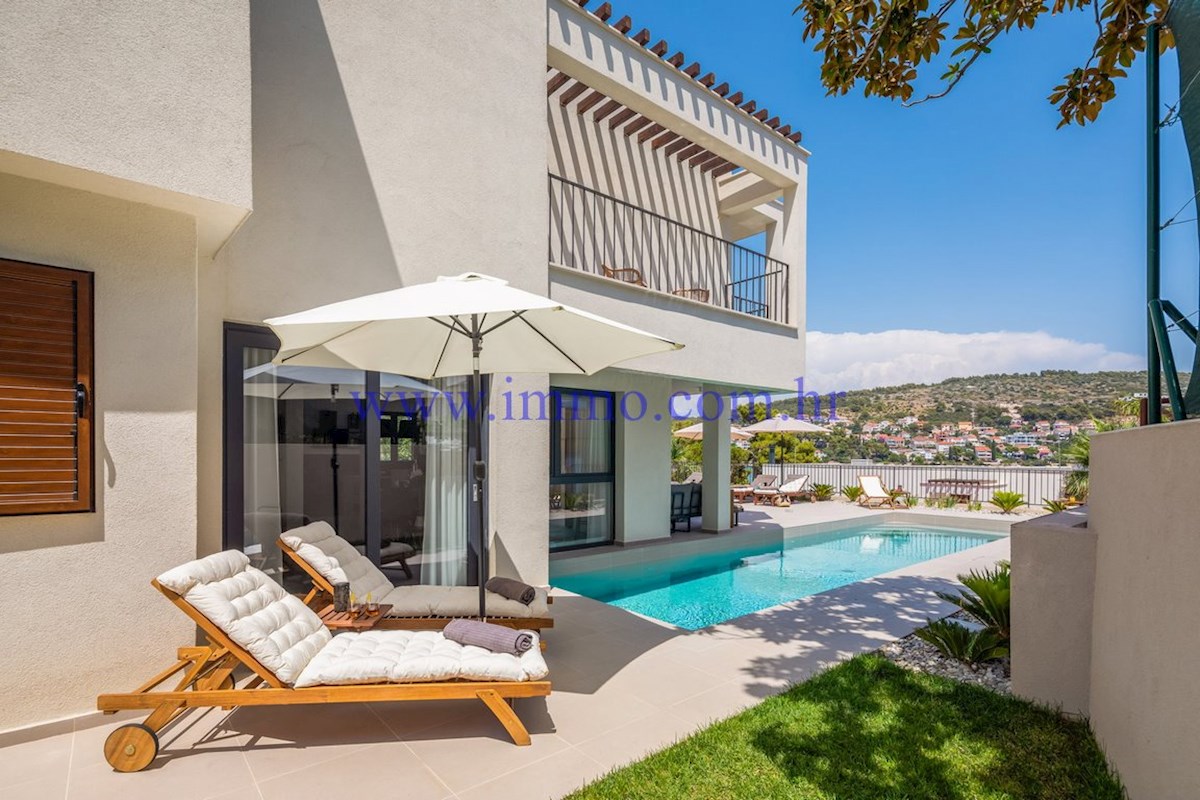 NUOVA VILLA CON PISCINA VICINO AL MARE