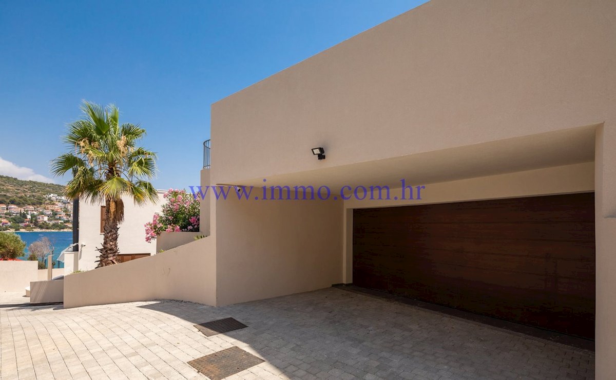 NUOVA VILLA CON PISCINA VICINO AL MARE