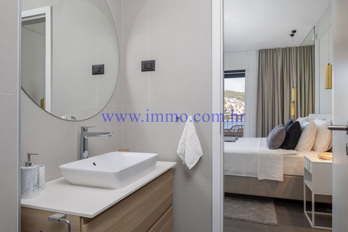 NUOVA VILLA CON PISCINA VICINO AL MARE