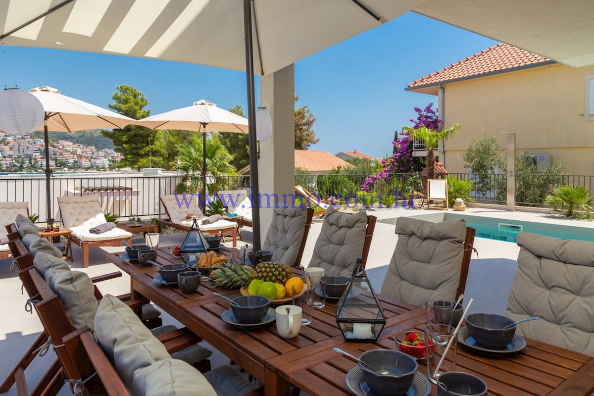 NUOVA VILLA CON PISCINA VICINO AL MARE