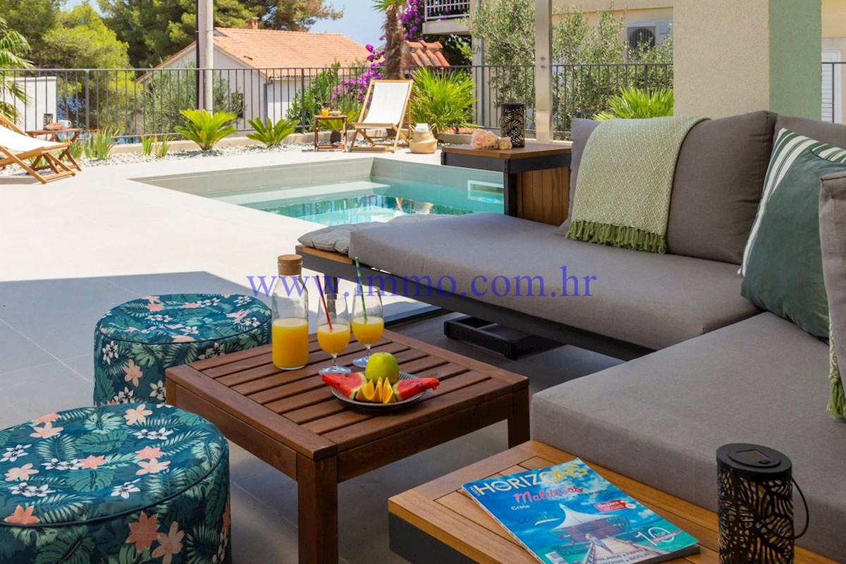 NUOVA VILLA CON PISCINA VICINO AL MARE