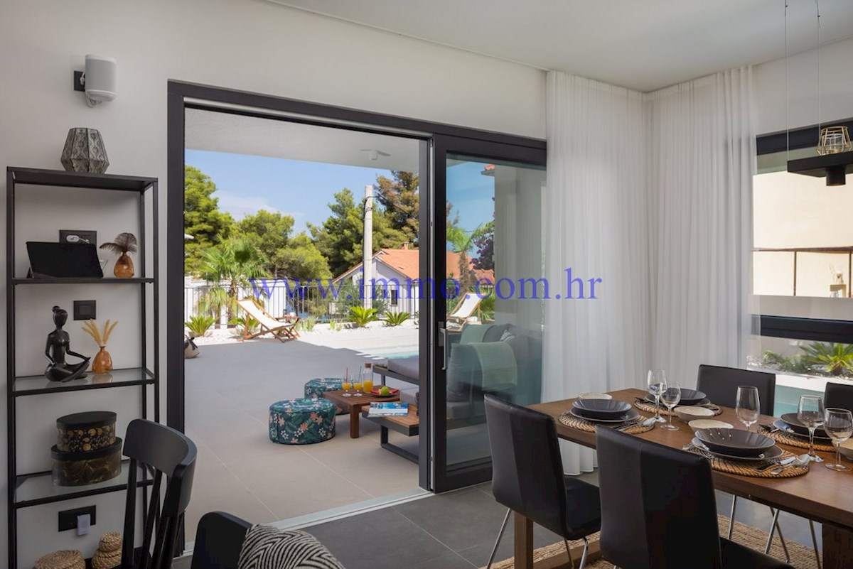 NUOVA VILLA CON PISCINA VICINO AL MARE