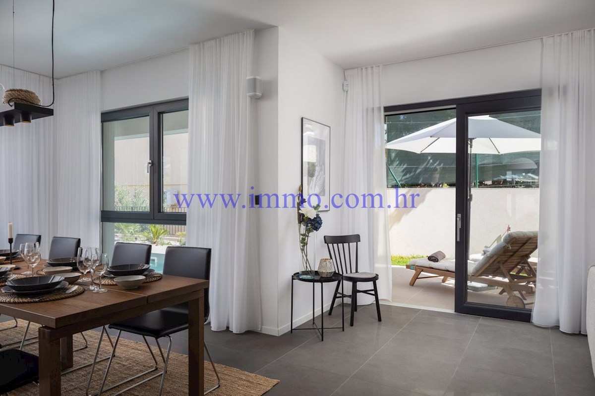 NUOVA VILLA CON PISCINA VICINO AL MARE