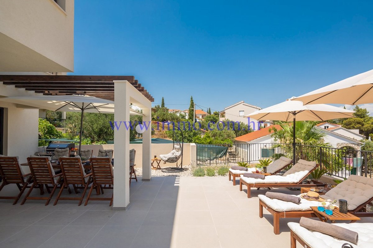 NUOVA VILLA CON PISCINA VICINO AL MARE
