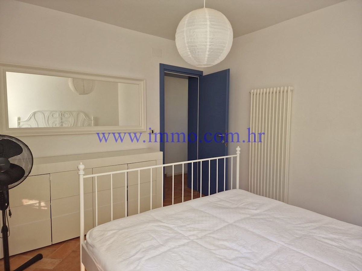 ARCIPELAGO DI KORNATI. CASA IN PRIMA FILA SUL MARE