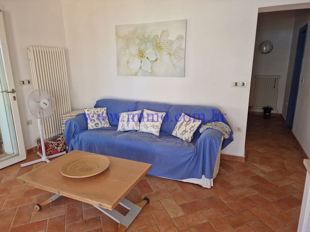 ARCIPELAGO DI KORNATI. CASA IN PRIMA FILA SUL MARE