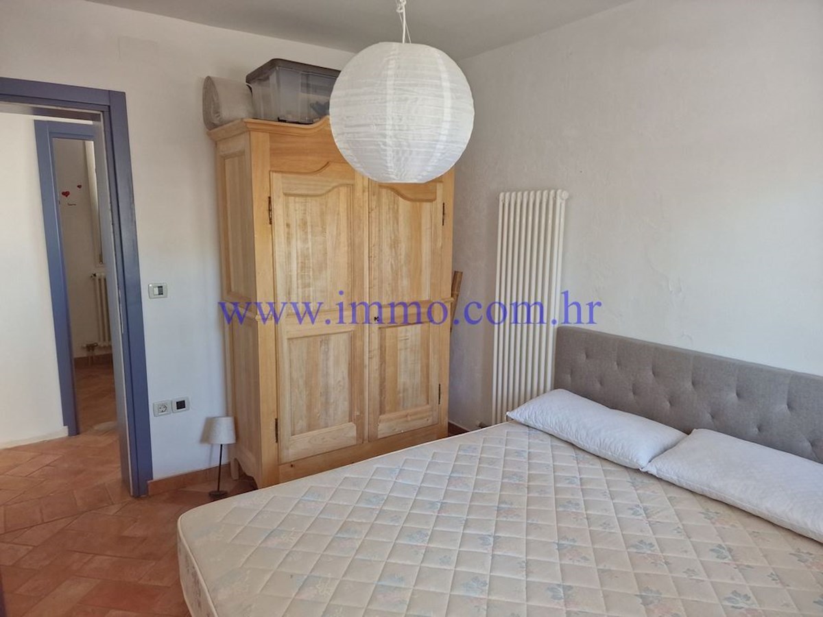 ARCIPELAGO DI KORNATI. CASA IN PRIMA FILA SUL MARE