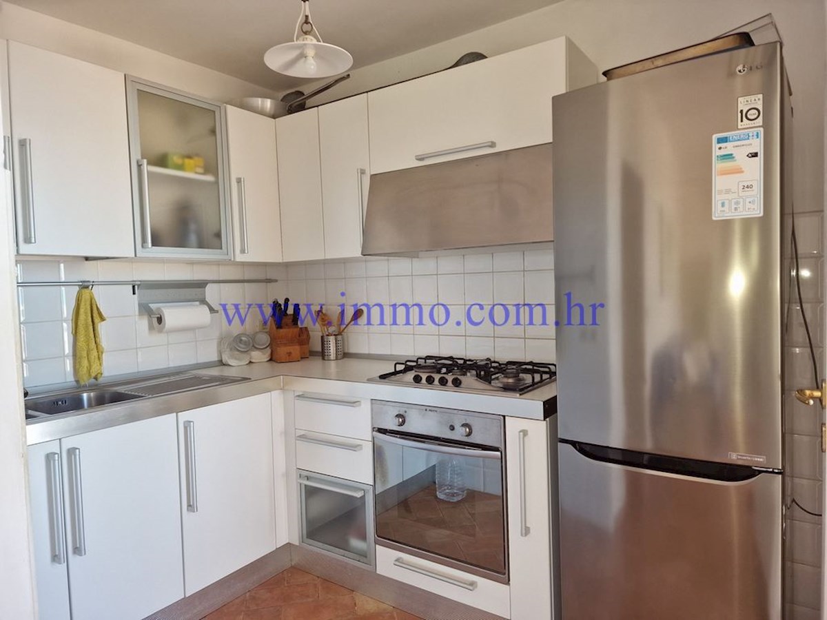 ARCIPELAGO DI KORNATI. CASA IN PRIMA FILA SUL MARE