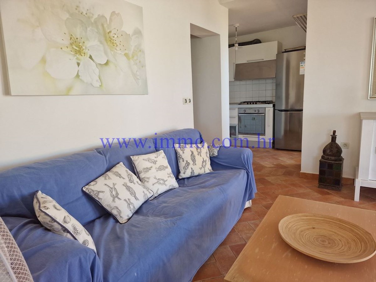 ARCIPELAGO DI KORNATI. CASA IN PRIMA FILA SUL MARE