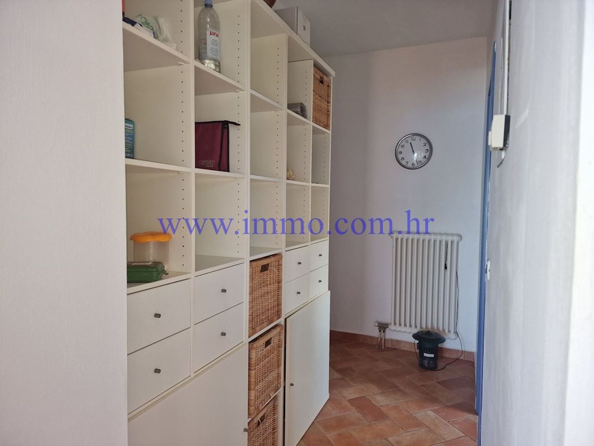 ARCIPELAGO DI KORNATI. CASA IN PRIMA FILA SUL MARE