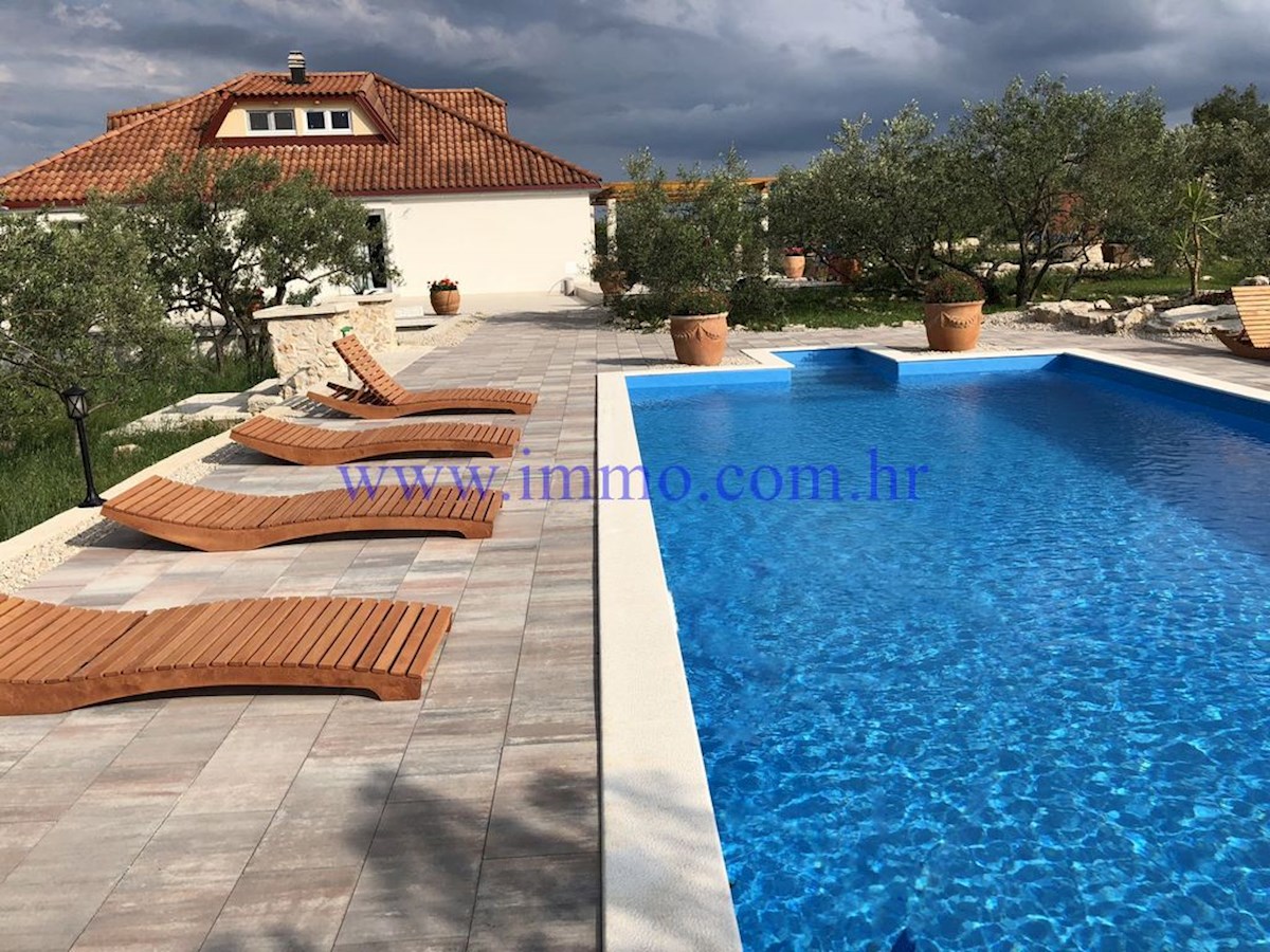 BELLA PROPRIETÀ NEI DINTORNI DI ŠIBENIK