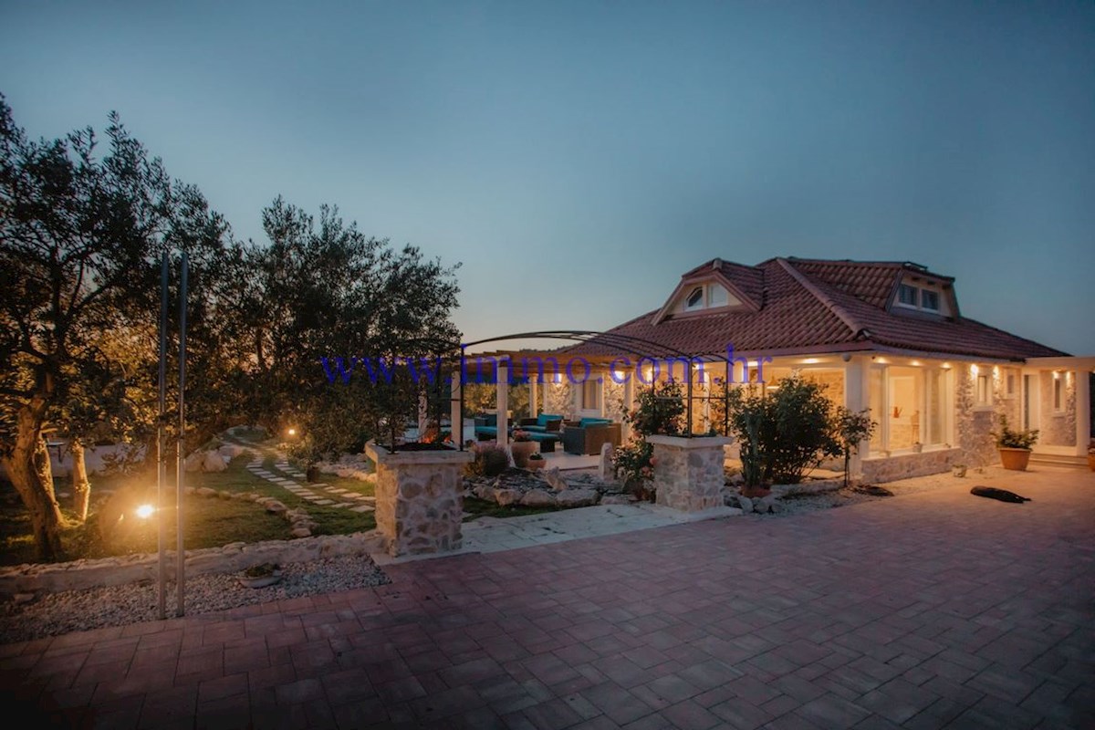 BELLA PROPRIETÀ NEI DINTORNI DI ŠIBENIK