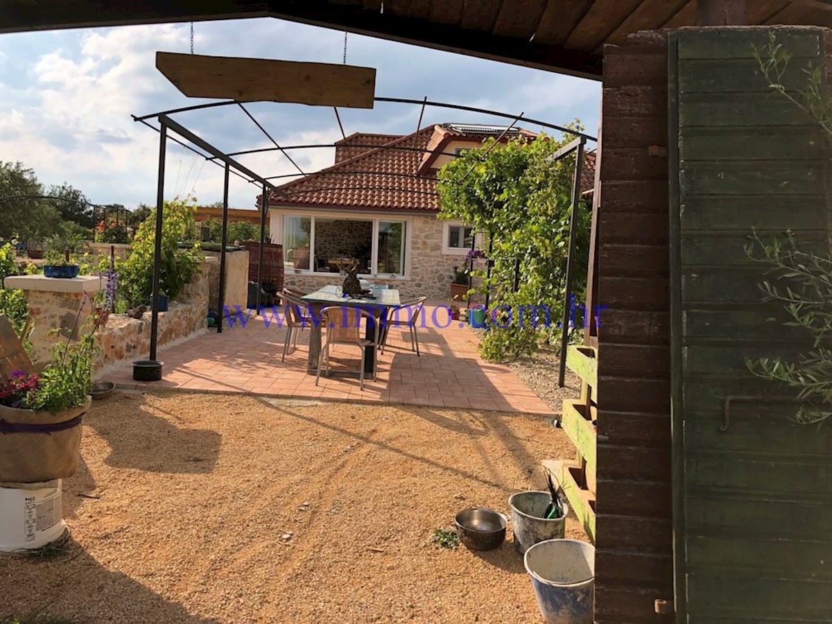 BELLA PROPRIETÀ NEI DINTORNI DI ŠIBENIK