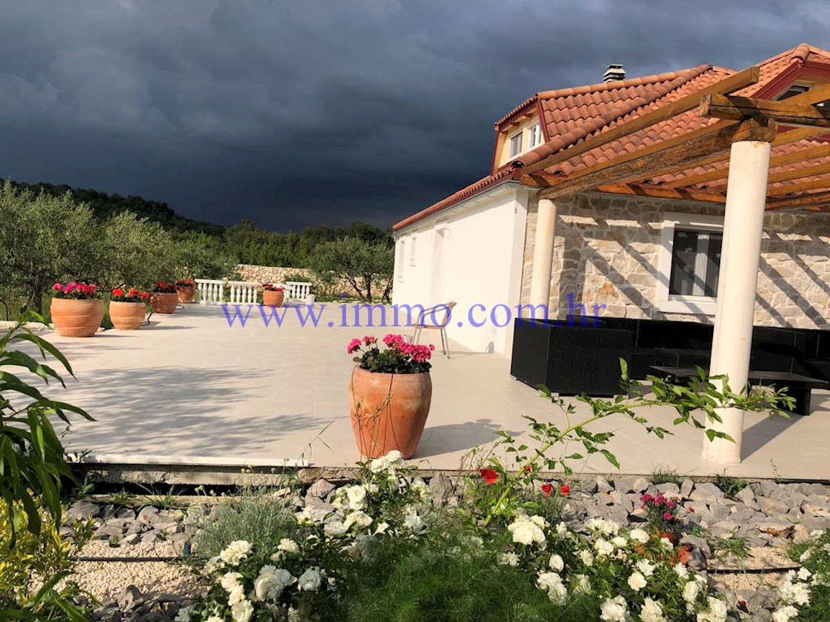 BELLA PROPRIETÀ NEI DINTORNI DI ŠIBENIK
