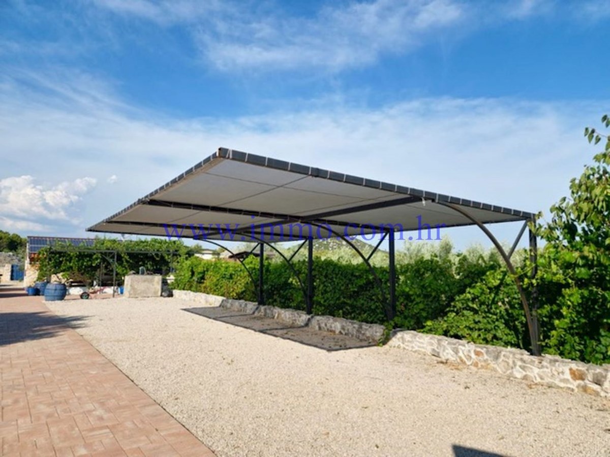 BELLA PROPRIETÀ NEI DINTORNI DI ŠIBENIK