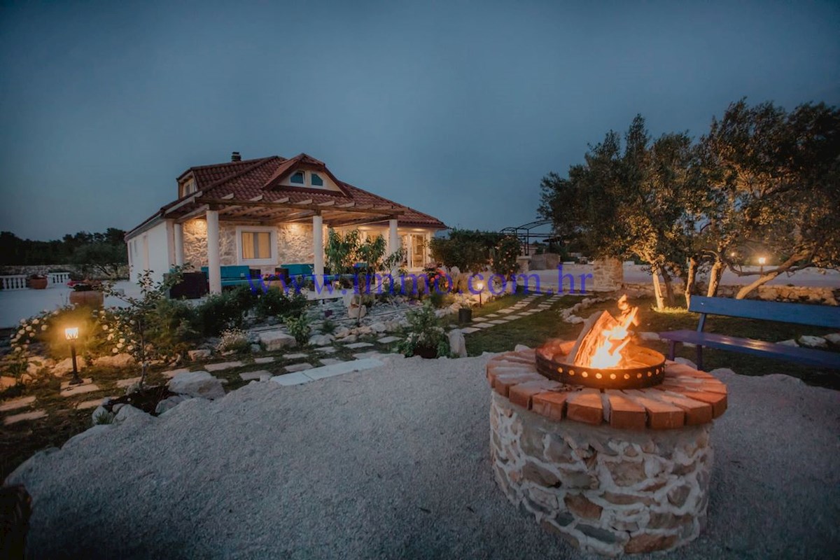 BELLA PROPRIETÀ NEI DINTORNI DI ŠIBENIK