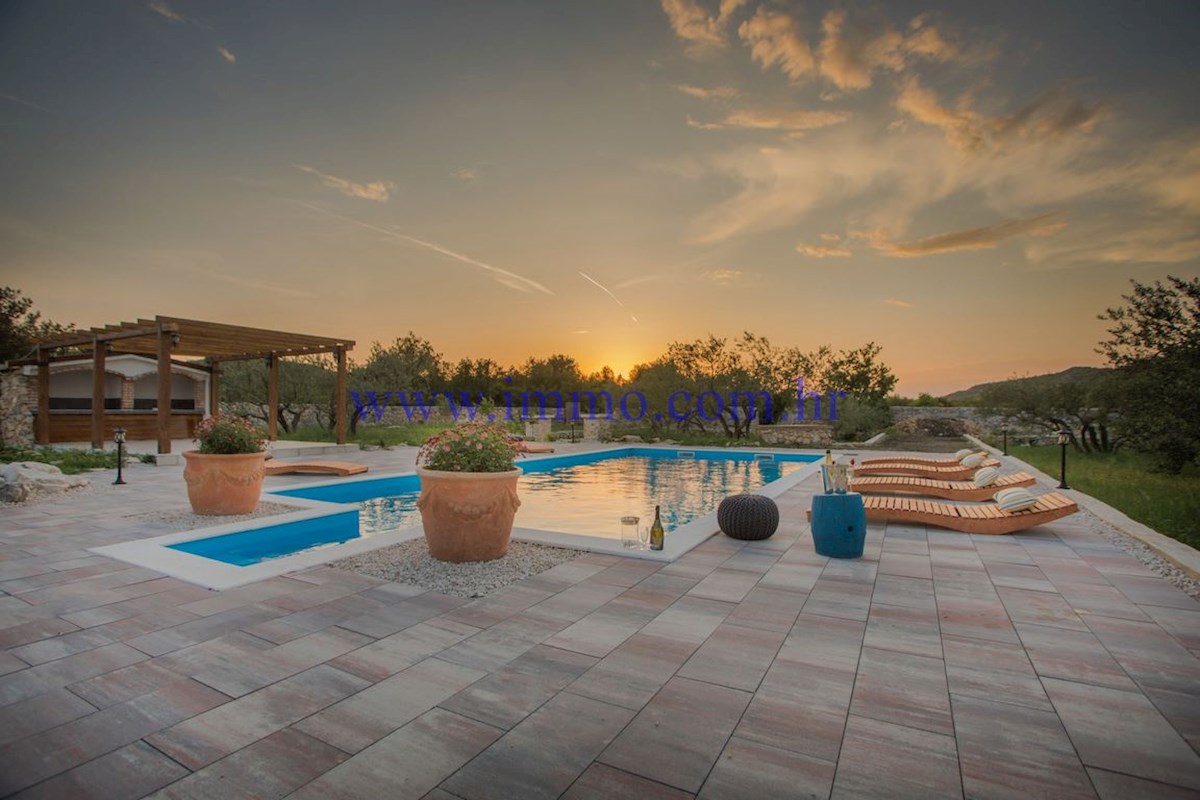 BELLA PROPRIETÀ NEI DINTORNI DI ŠIBENIK