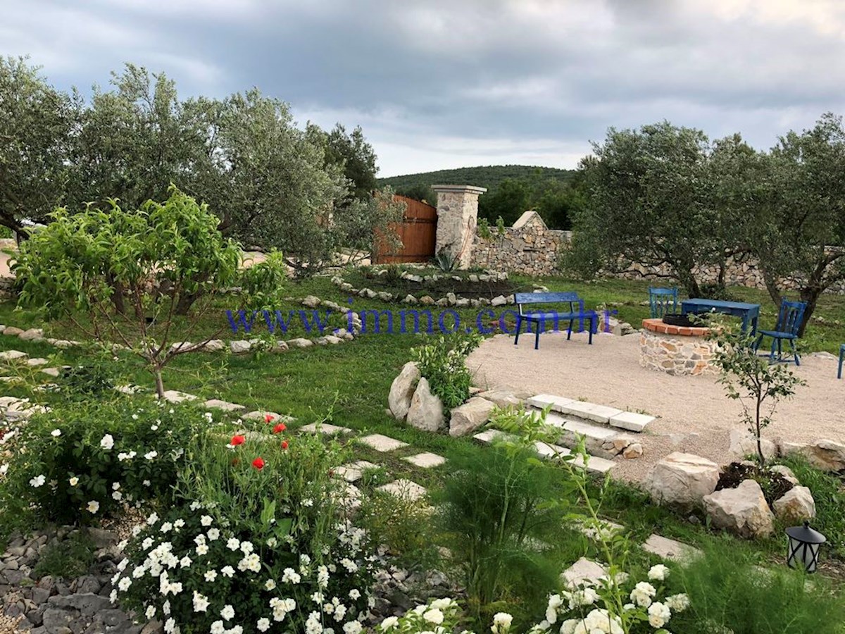 BELLA PROPRIETÀ NEI DINTORNI DI ŠIBENIK