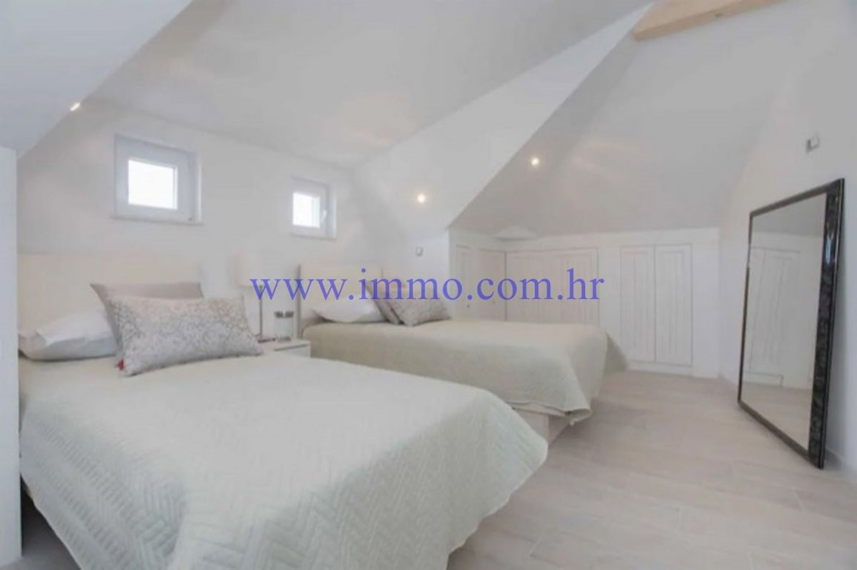 BELLA PROPRIETÀ NEI DINTORNI DI ŠIBENIK