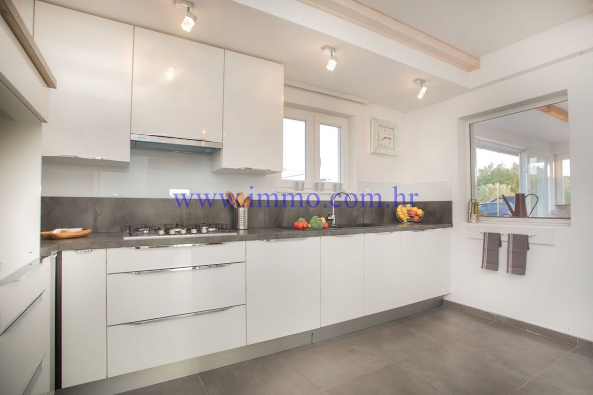 BELLA PROPRIETÀ NEI DINTORNI DI ŠIBENIK