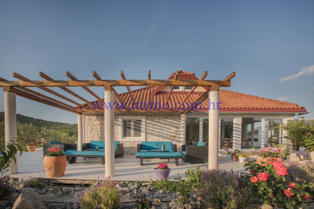 BELLA PROPRIETÀ NEI DINTORNI DI ŠIBENIK