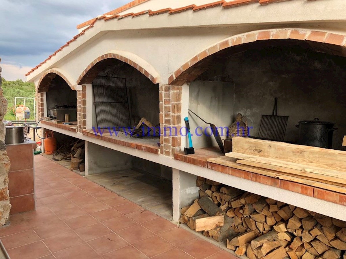 BELLA PROPRIETÀ NEI DINTORNI DI ŠIBENIK