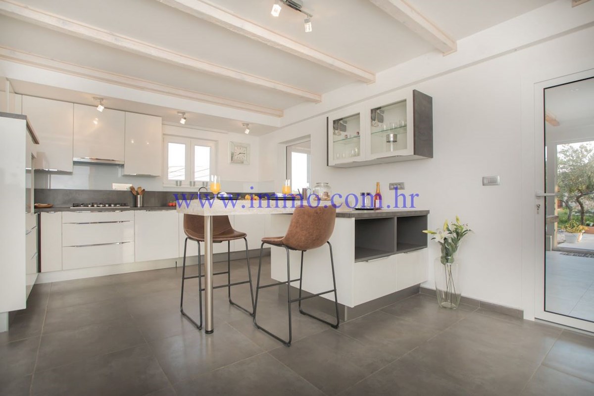 BELLA PROPRIETÀ NEI DINTORNI DI ŠIBENIK