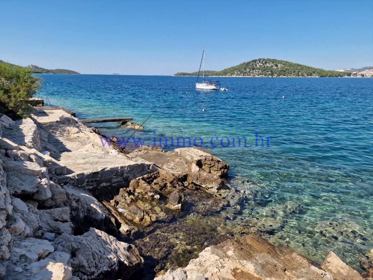 NUOVA VILLA DI LUSSO IN PRIMA FILA AL MARE