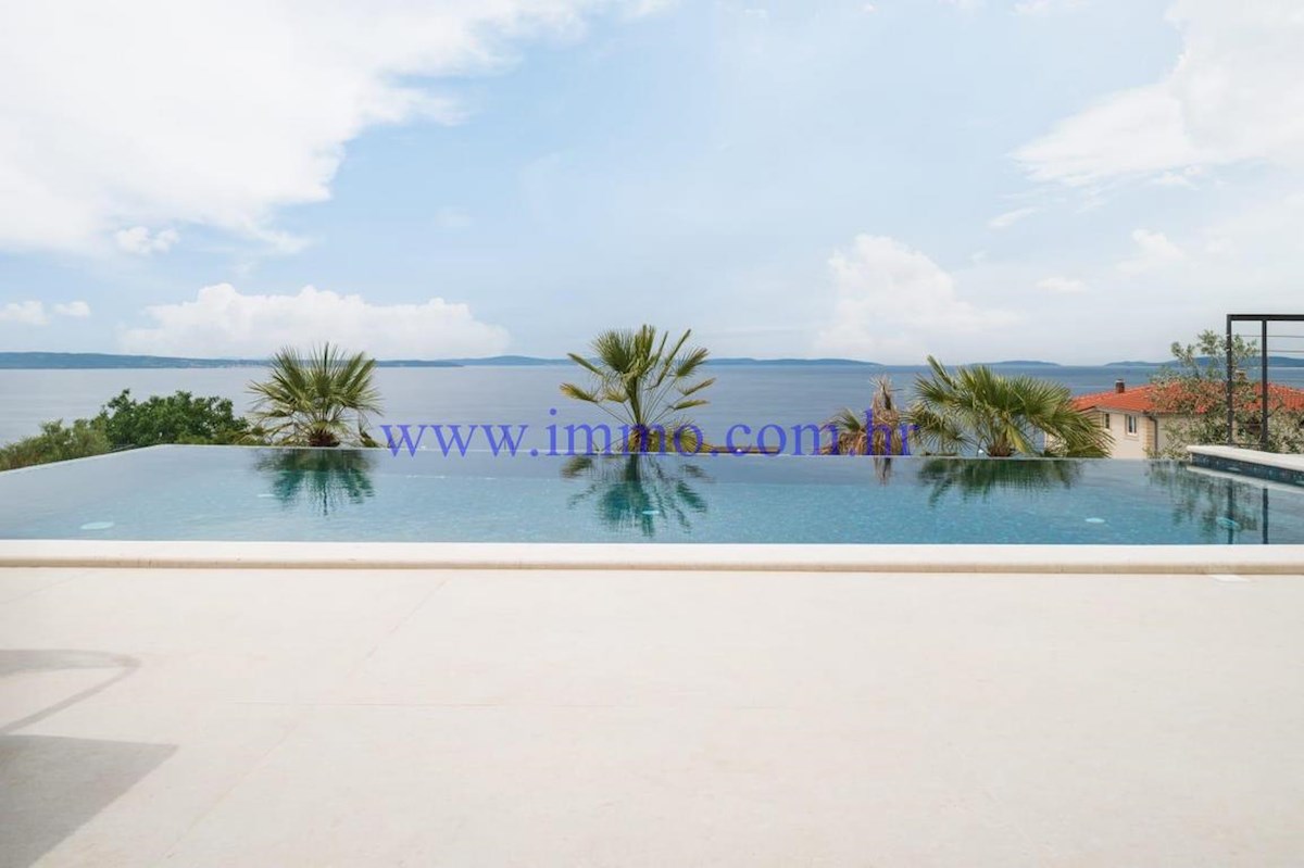 VILLA DI NUOVA COSTRUZIONE CON VISTA MARE