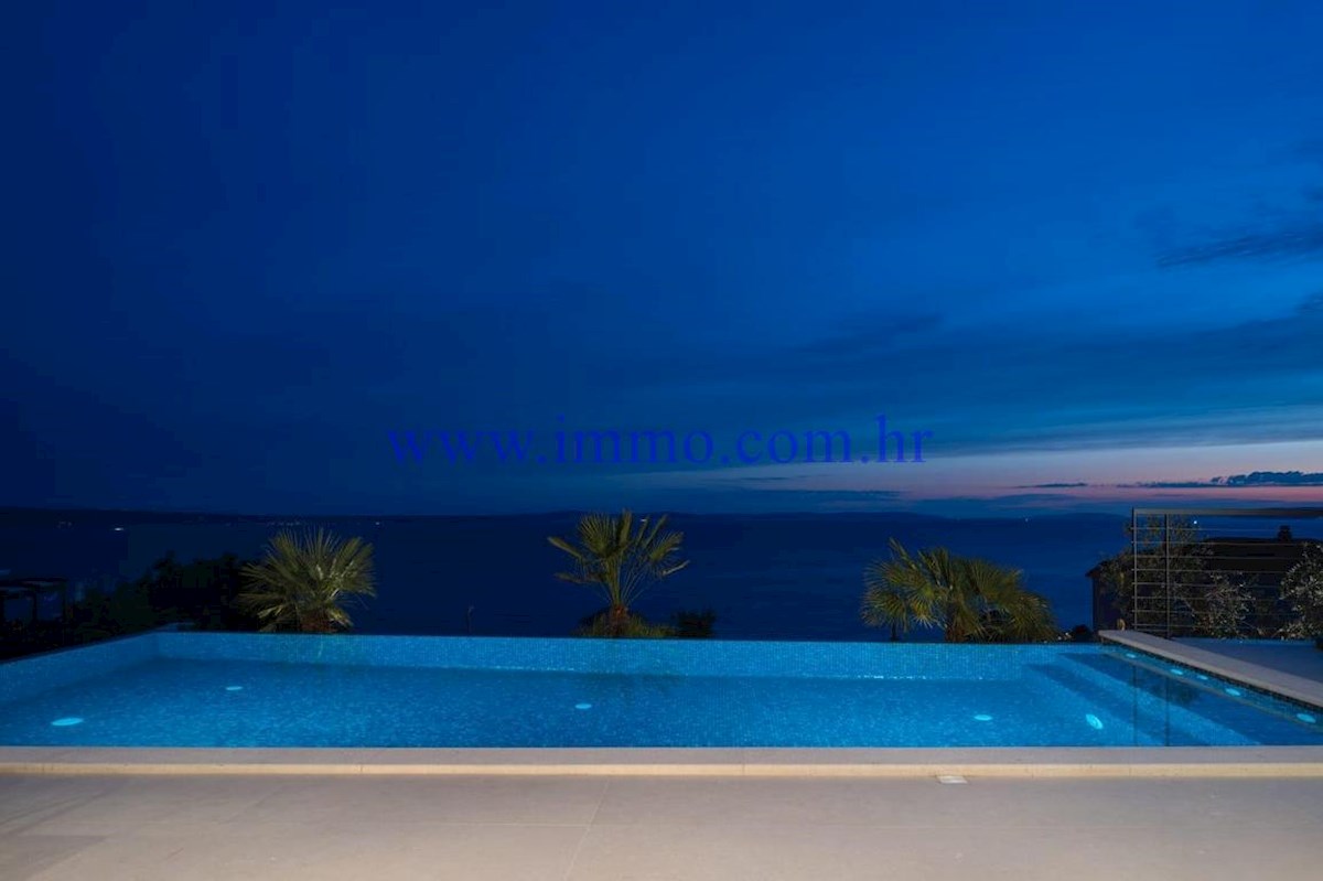 VILLA DI NUOVA COSTRUZIONE CON VISTA MARE