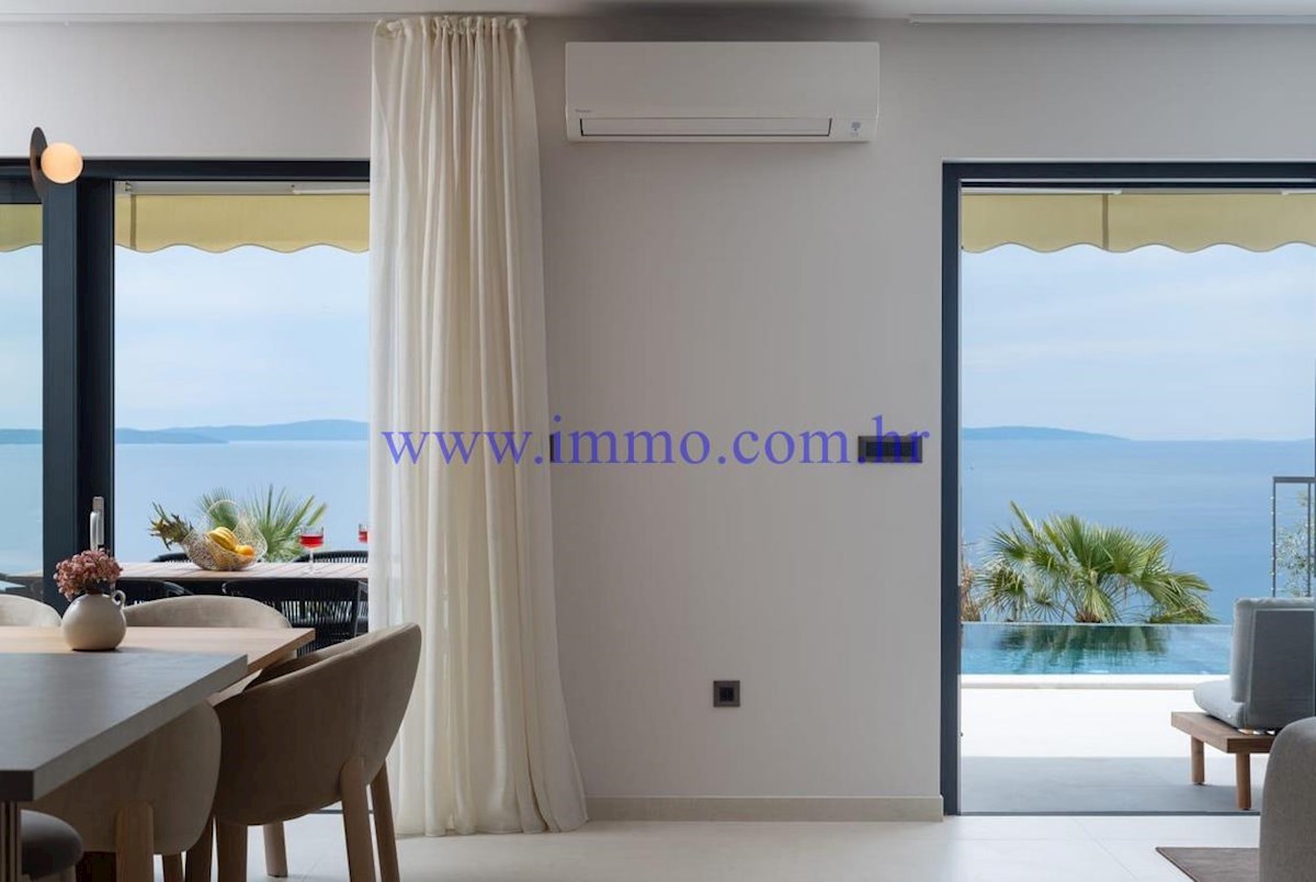 VILLA DI NUOVA COSTRUZIONE CON VISTA MARE