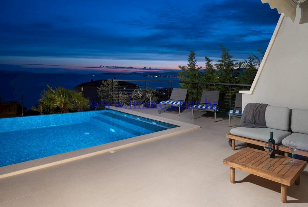 VILLA DI NUOVA COSTRUZIONE CON VISTA MARE