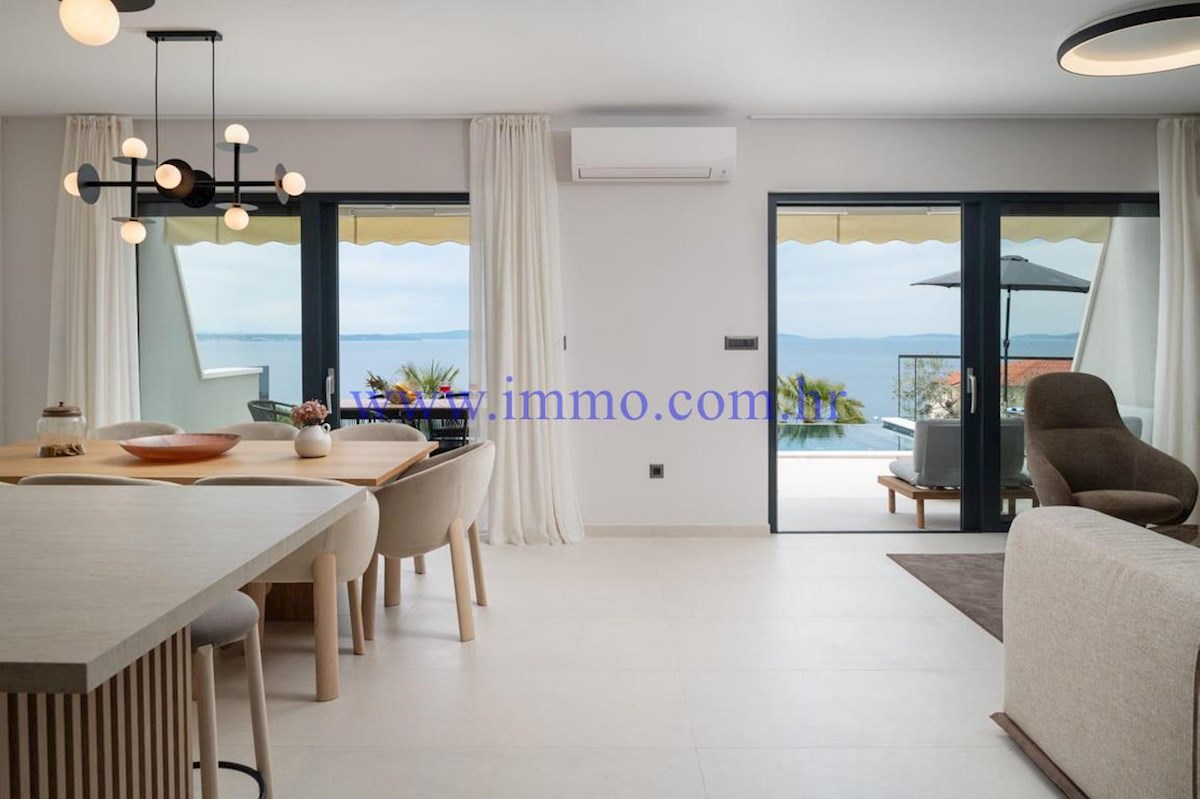 VILLA DI NUOVA COSTRUZIONE CON VISTA MARE