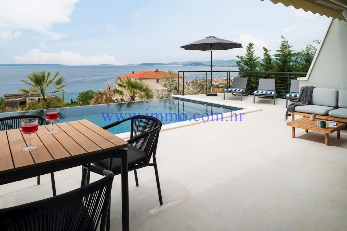 VILLA DI NUOVA COSTRUZIONE CON VISTA MARE