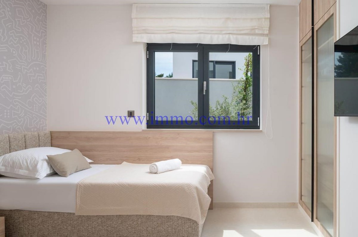 VILLA DI NUOVA COSTRUZIONE CON VISTA MARE