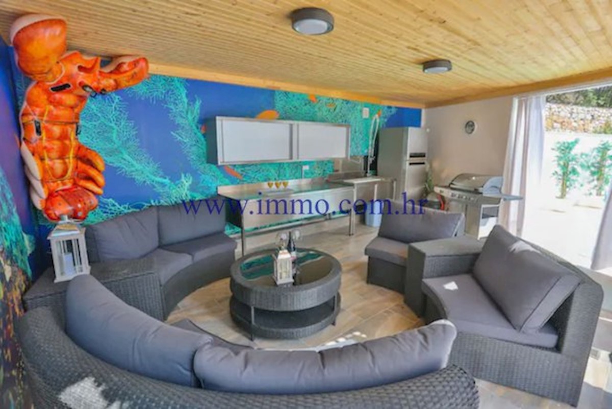 VILLA DI LUSSO CON PISCINA VICINO A SPALATO