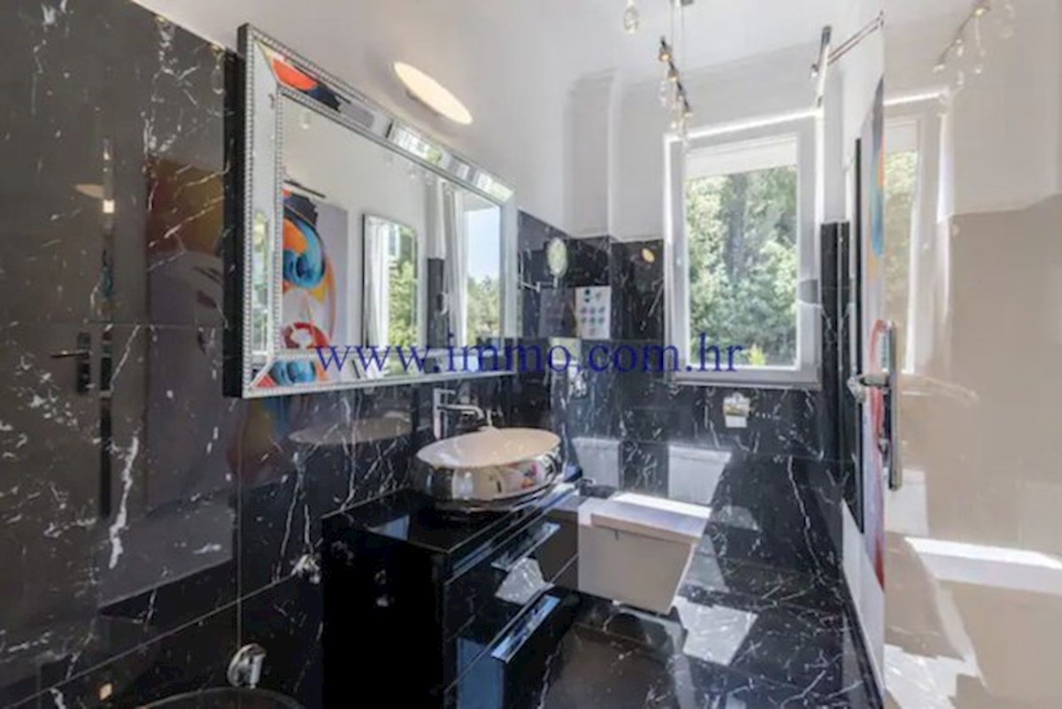 VILLA DI LUSSO CON PISCINA VICINO A SPALATO