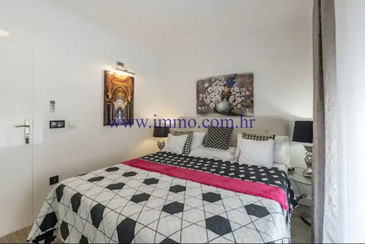 VILLA DI LUSSO CON PISCINA VICINO A SPALATO