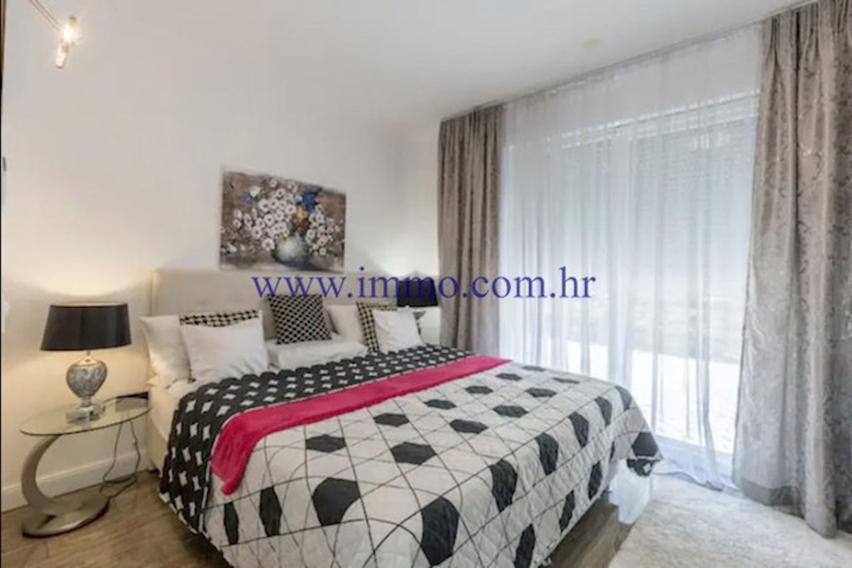 VILLA DI LUSSO CON PISCINA VICINO A SPALATO